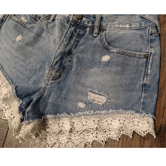 FREE PEOPLE Distressed Cutoff Shorts Sz 27 Denim Jean Embroidery Hem Medium Rise - Picture 6 of 12